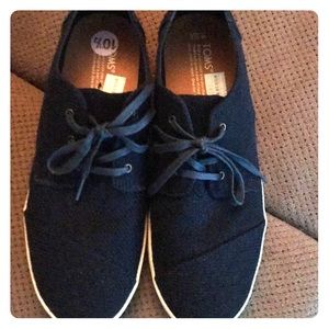 New navy men’s Tom’s